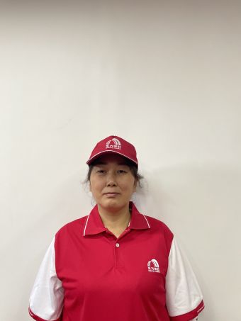 管爱华