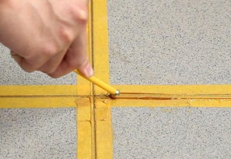 jn江南·体育登录入口 美缝剂怎么用？美缝施工和产品选择至关重要